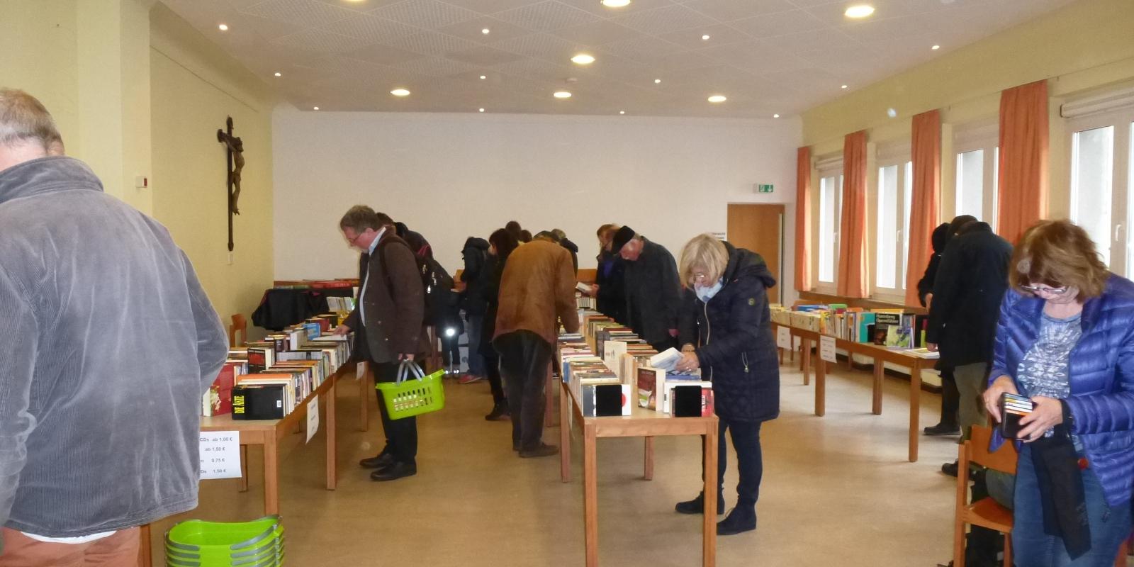 Flohmarkt im Jugendheimsaal